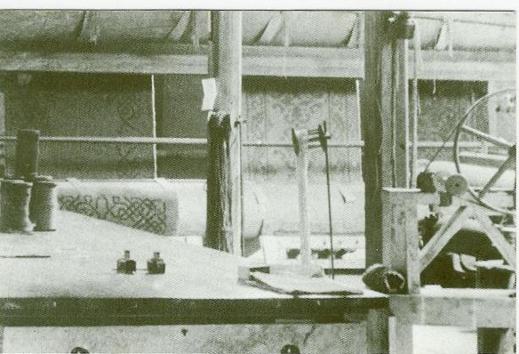 three_of_the_titanic_carpets_on_the_looms_in_abbeyleix_1911.jpg